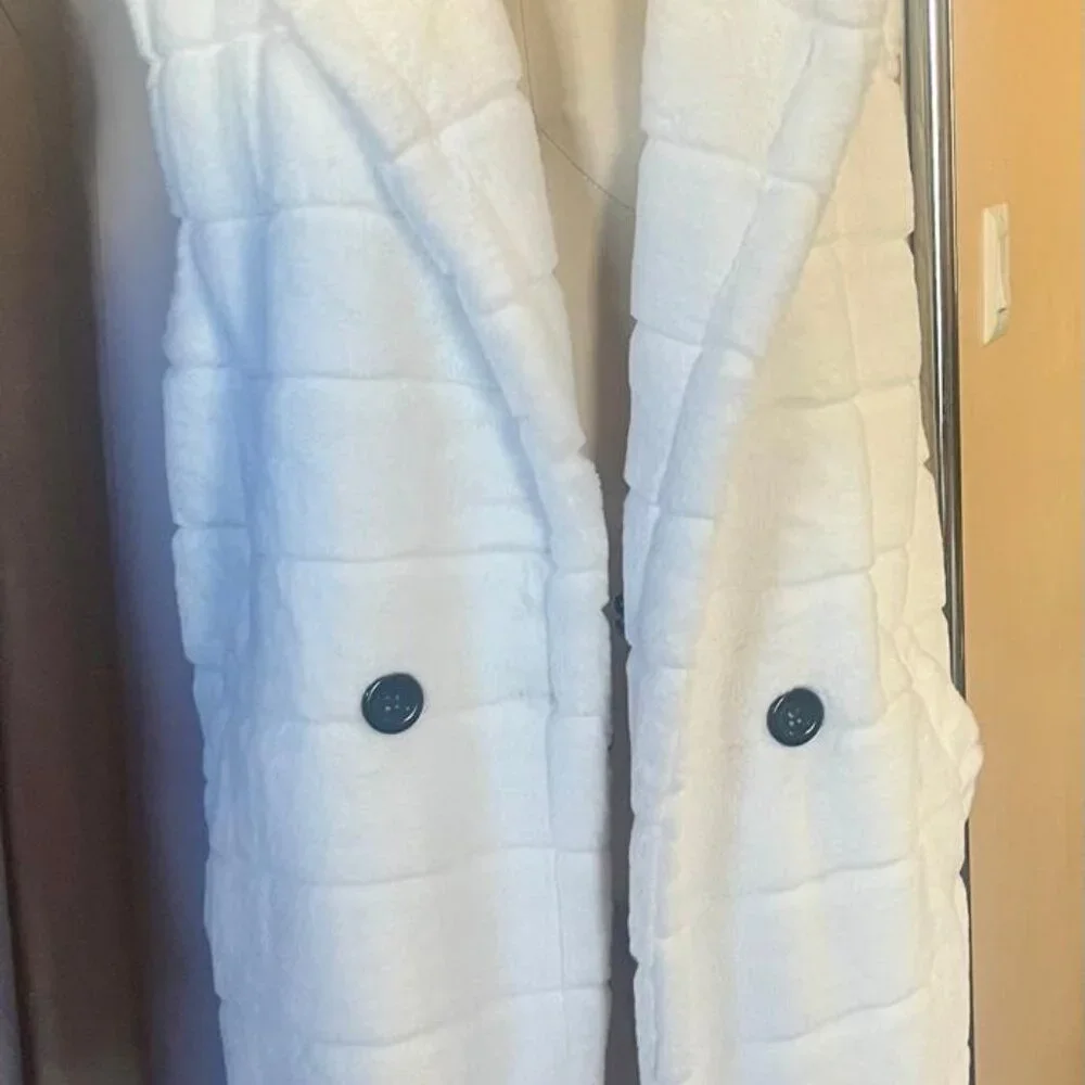Ivory Vest, Once size fits all - Picture 2 of 3